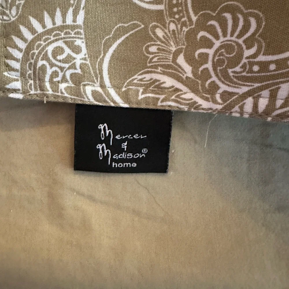Mercer and Madison Home 100% cotton Table Runner 67 x 13 inches floral & Paisley